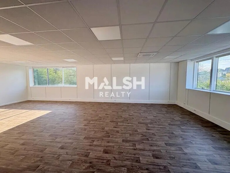 Office in Saint-Genis-Laval to rent - Interior Photo - Image 3 of 8