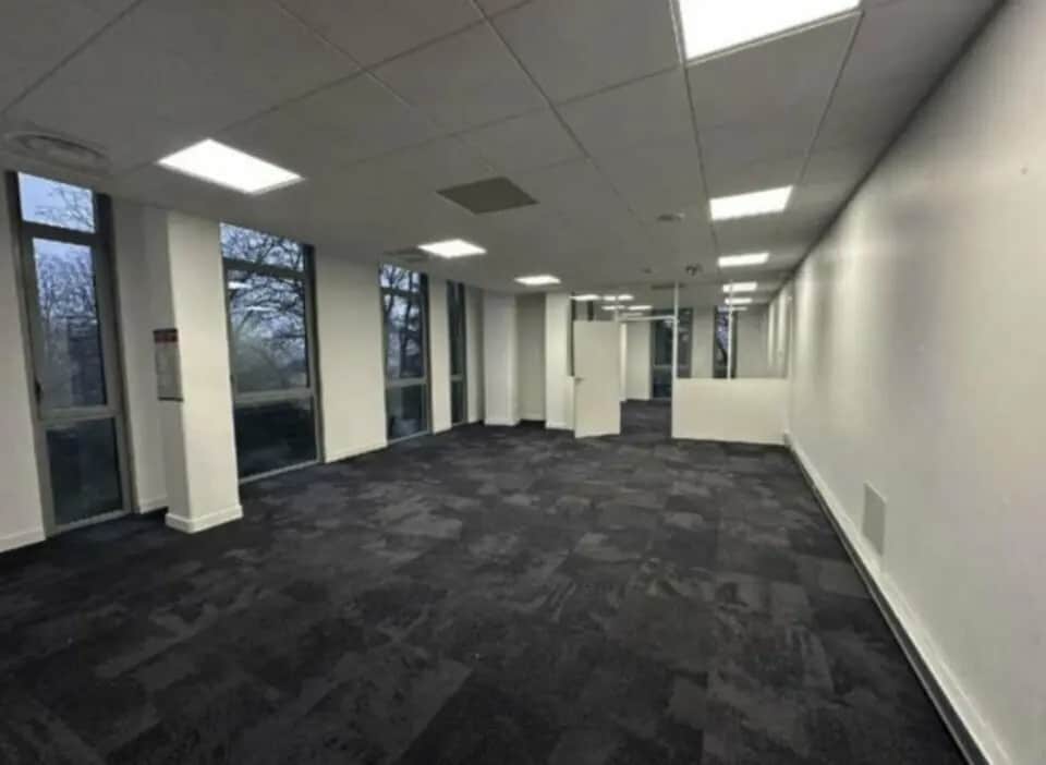 Office in Limonest to rent Interior Photo- Image 1 of 10