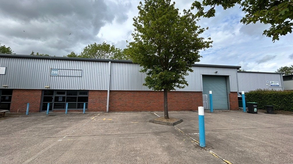 Oak Dr, Hartlebury to rent Building Photo- Image 1 of 4