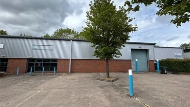 Oak Dr, Hartlebury to rent Building Photo- Image 1 of 4