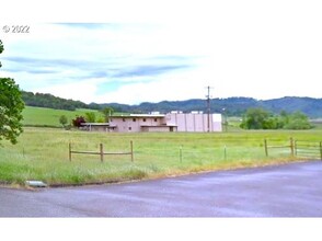 400 Grant Smith Rd, Roseburg, OR for rent Building Photo- Image 1 of 10