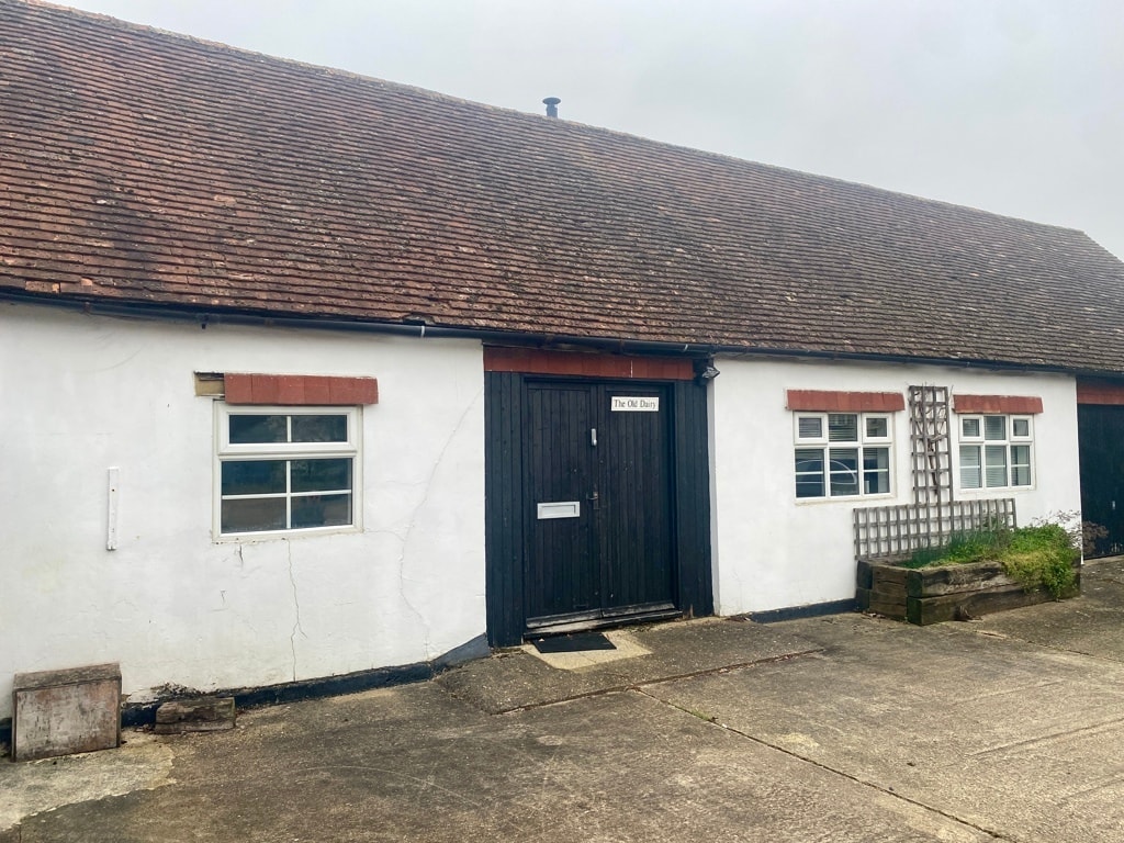 High Street, Stoke Hammond to rent Primary Photo- Image 1 of 2