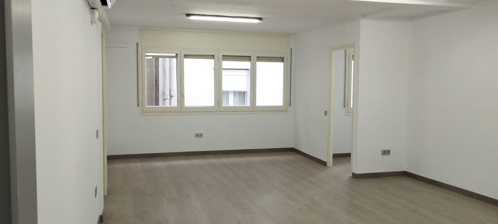 Office in Manresa, Barcelona to rent - Building Photo - Image 1 of 4