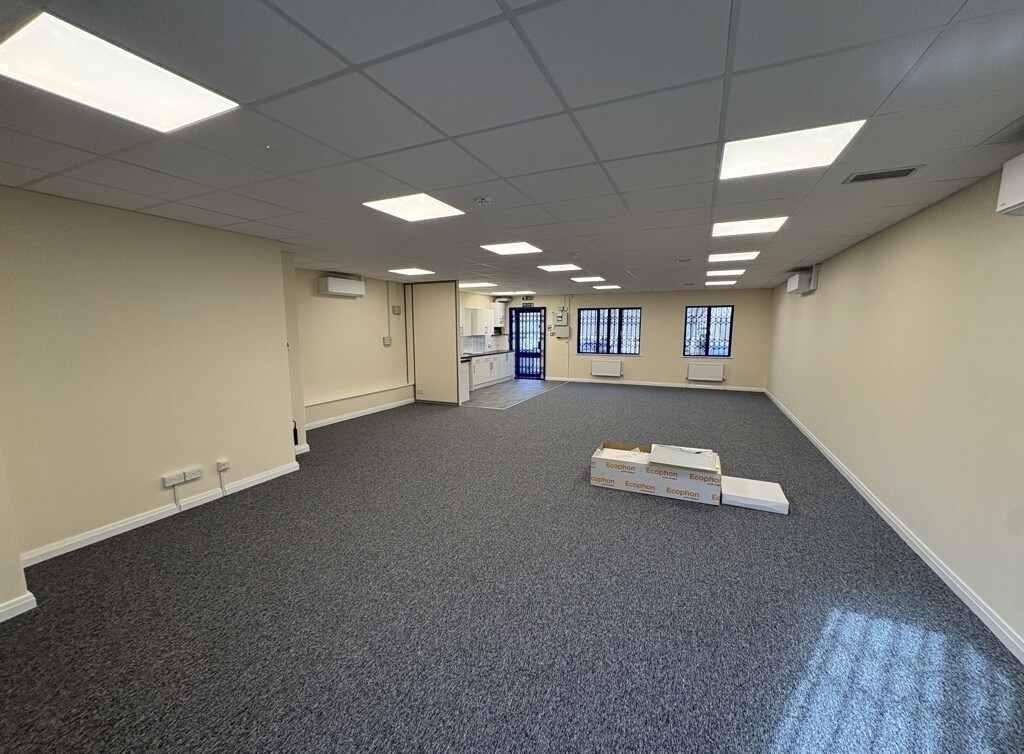 Tollgate, Eastleigh, HAM SO53 3TG - Unit 7 - - Interior Photo - Image 2 of 5