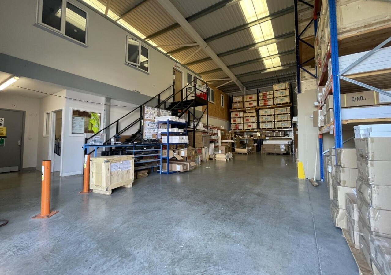 Hall Ave, Ashford, KEN TN24 0YY - Unit 1 - - Interior Photo - Image 1 of 2