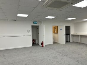 Hole Ln, Edenbridge to rent Interior Photo- Image 2 of 3