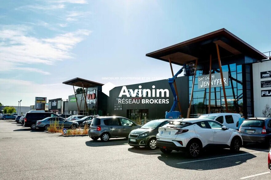 Retail in Mérignac to rent - Building Photo - Image 1 of 5