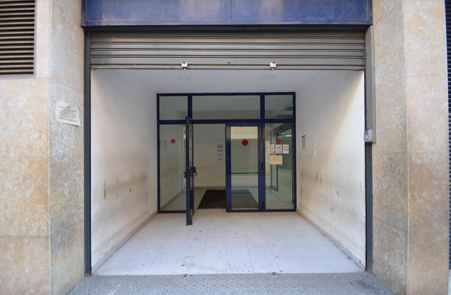 Office / Retail in Vilanova i la Geltrú, Barcelona to rent - Interior Photo - Image 2 of 3