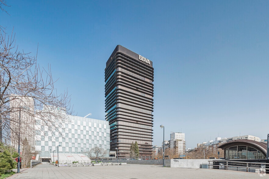 Paseo Castellana, 81, Madrid, Madrid to rent - Building Photo - Image 1 of 11