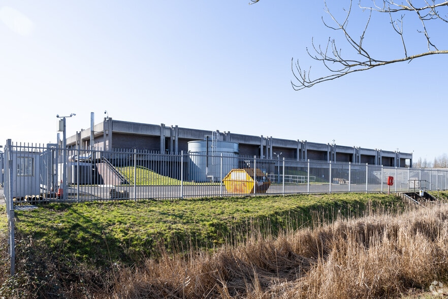 Western Rd, Portsmouth to rent - Primary Photo - Image 1 of 1