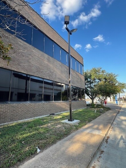 11011 Jones Rd, Houston, TX for sale - Building Photo - Image 2 of 5