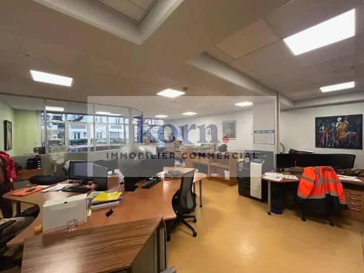Location Commerce 307 m² - Photo 1