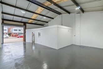 5-8 Davey Clos, Colchester to rent Interior Photo- Image 2 of 19