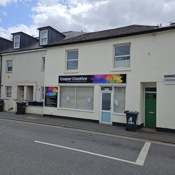 207 Lower Church Rd, Burgess Hill to rent - Building Photo - Image 1 of 4