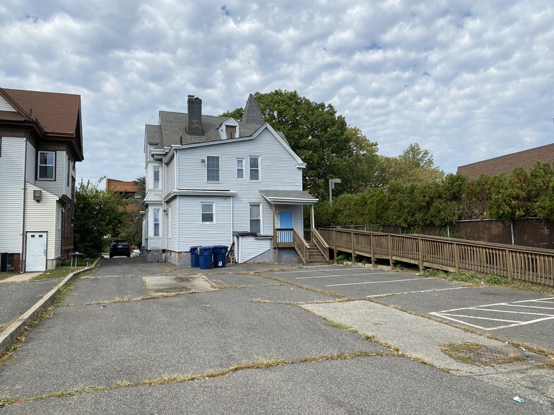 298 Union St, Hackensack, NJ for rent - Building Photo - Image 3 of 10