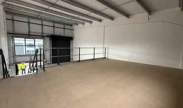 De Havilland Rd, Clyst Honiton to rent Interior Photo- Image 1 of 3