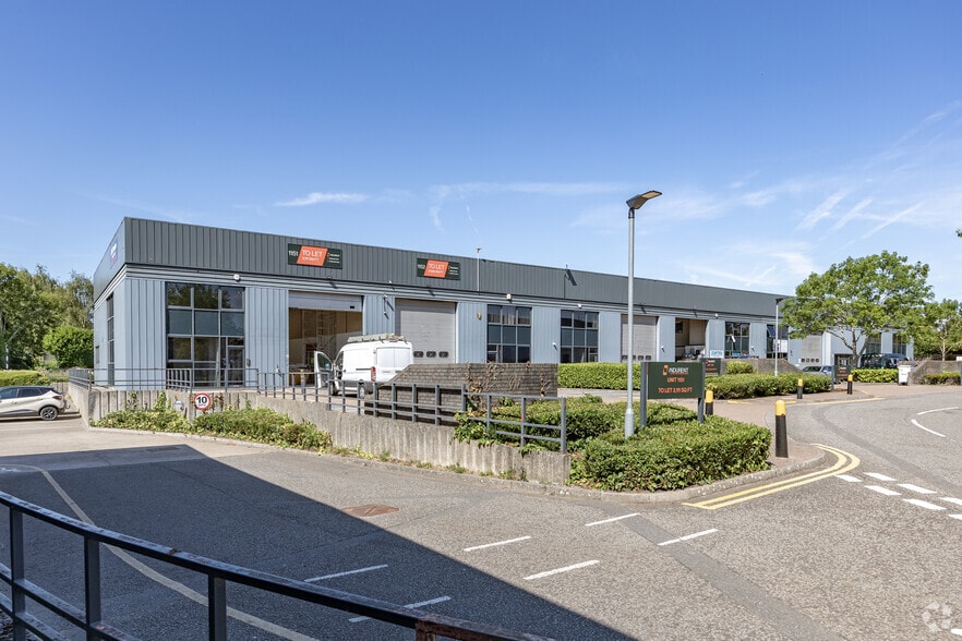 1151-1156 Park Ave, Almondsbury to rent - Primary Photo - Image 1 of 3