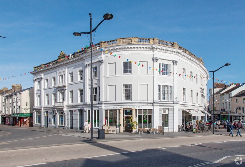 The Square, Barnstaple for rent - Primary Photo - Image 1 of 6