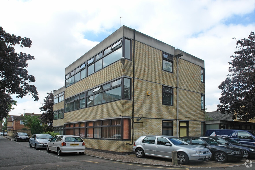 Holly Rd, Hampton for sale - Primary Photo - Image 1 of 1