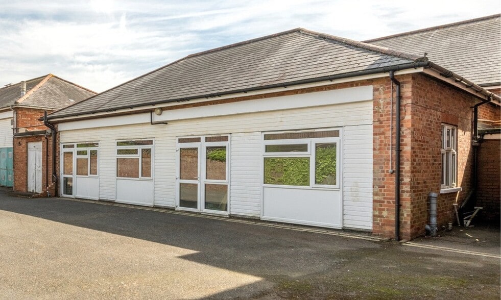 42 London Rd, Hailsham to rent - Building Photo - Image 1 of 5