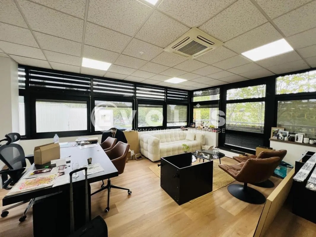 Light Industrial in Lognes to rent Interior Photo- Image 1 of 5