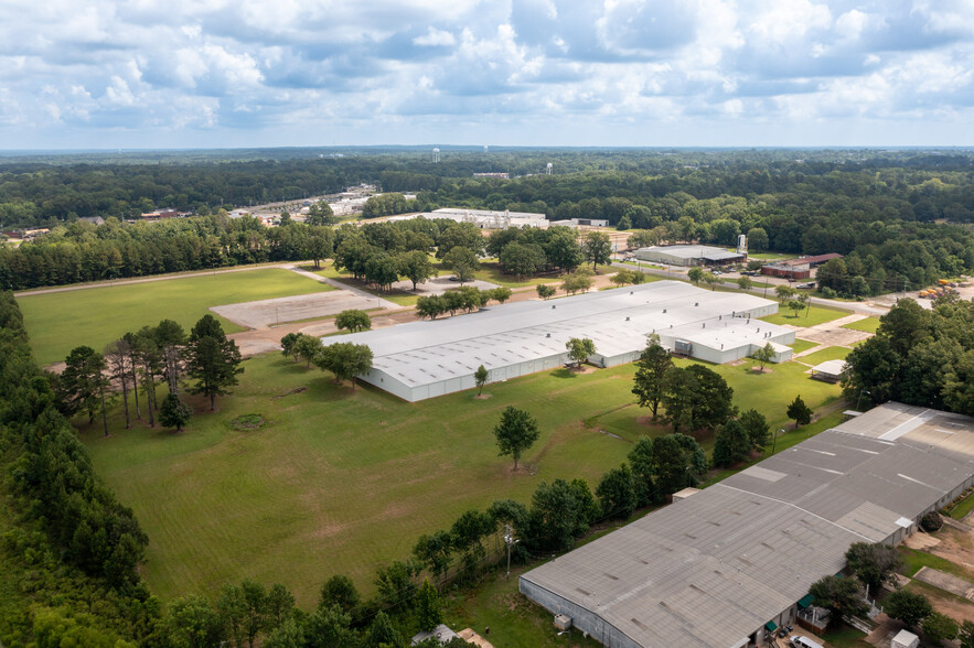 212 Industrial Park Rd, Starkville, MS for rent - Building Photo - Image 3 of 7