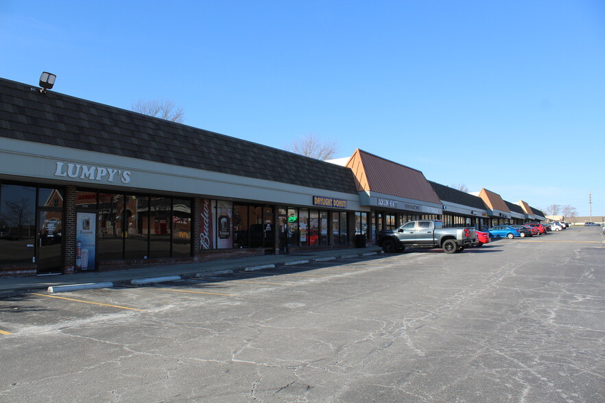 1461-1505 E 151st St, Olathe, KS for rent - Building Photo - Image 1 of 5