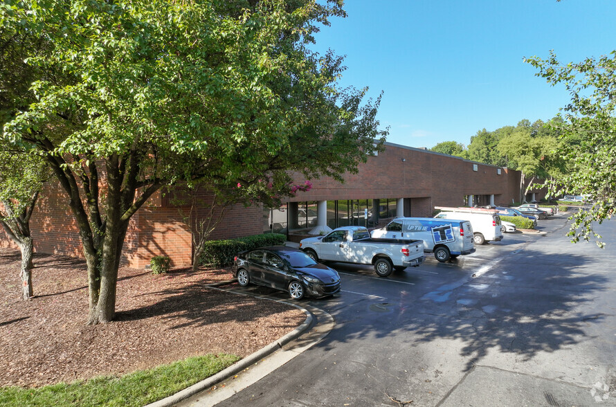 2233 Interstate North Dr, Charlotte, NC for rent - Building Photo - Image 1 of 5