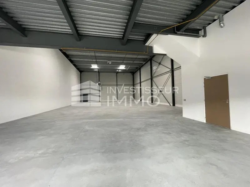 Light Industrial in Corbeil-Essonnes to rent Interior Photo- Image 1 of 4