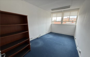 Regent St, Hinckley to rent Interior Photo- Image 2 of 6