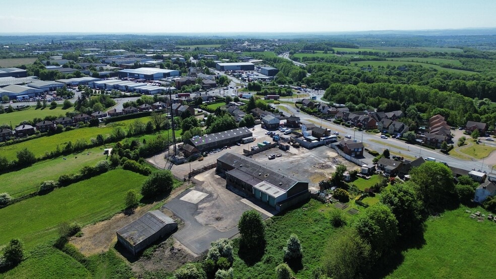 23 Bradford Rd, Leeds to rent - Building Photo - Image 2 of 5