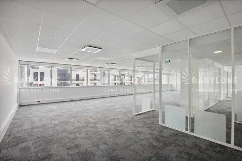 Office in Issy-les-Moulineaux to rent - Building Photo - Image 2 of 15