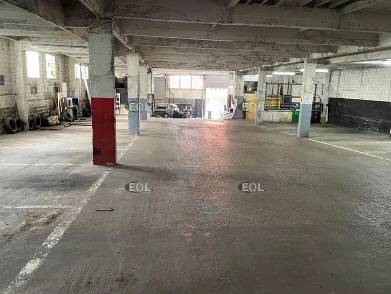 Light Industrial in Paris to rent - Building Photo - Image 2 of 6