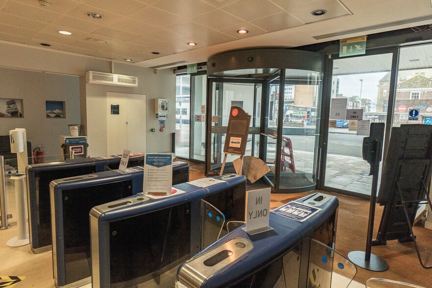 Middelburg Sq, Folkestone for sale - Interior Photo - Image 2 of 21