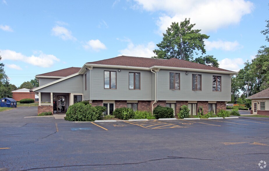 945 E Henrietta Rd, Rochester 14623 UK