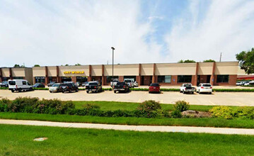 3934 NW Urbandale Dr, Urbandale, IA for rent Building Photo- Image 1 of 12