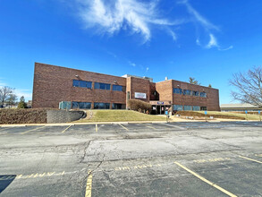 1167 Corporate Lake Dr, Creve Coeur, MO for sale Building Photo- Image 1 of 1