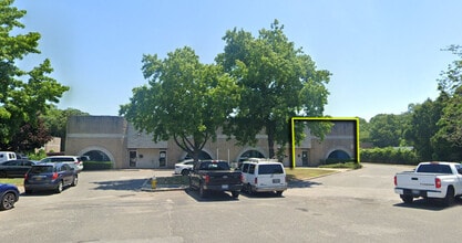 332 Dante Ct, Holbrook, NY to rent Building Photo- Image 1 of 2