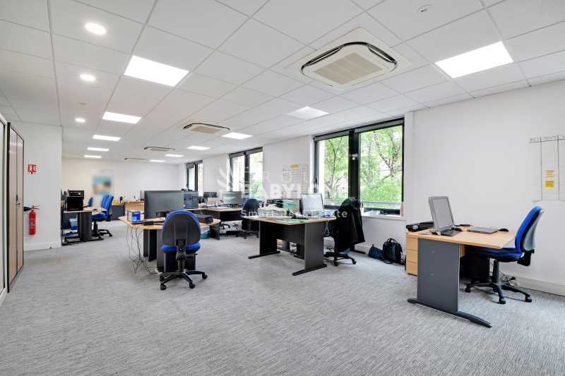 Office in Levallois-Perret to rent - Interior Photo - Image 1 of 15
