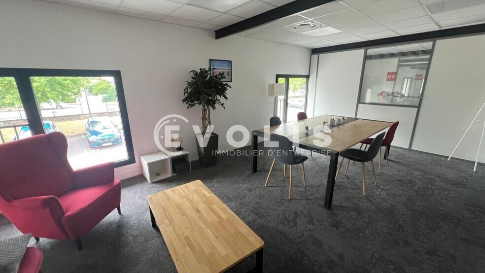 Office in Vénissieux to rent - Interior Photo - Image 2 of 44