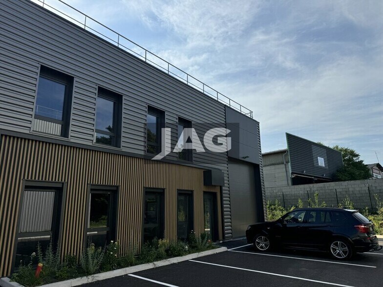 Light Industrial in Vénissieux to rent - Building Photo - Image 3 of 9
