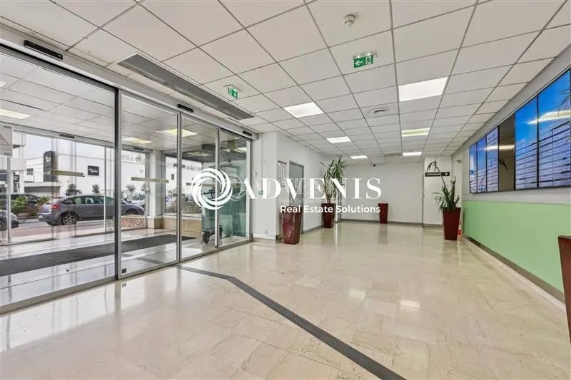 Office in Rosny-sous-Bois to rent - Lobby - Image 2 of 13