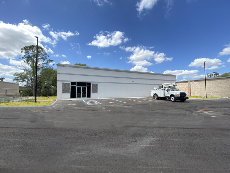 13922 US Hwy 441/27, Lady Lake, FL for rent - Building Photo - Image 3 of 6