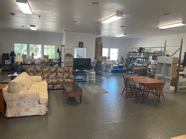 410 N Id-75, Shoshone, ID to rent - Interior Photo - Image 2 of 18