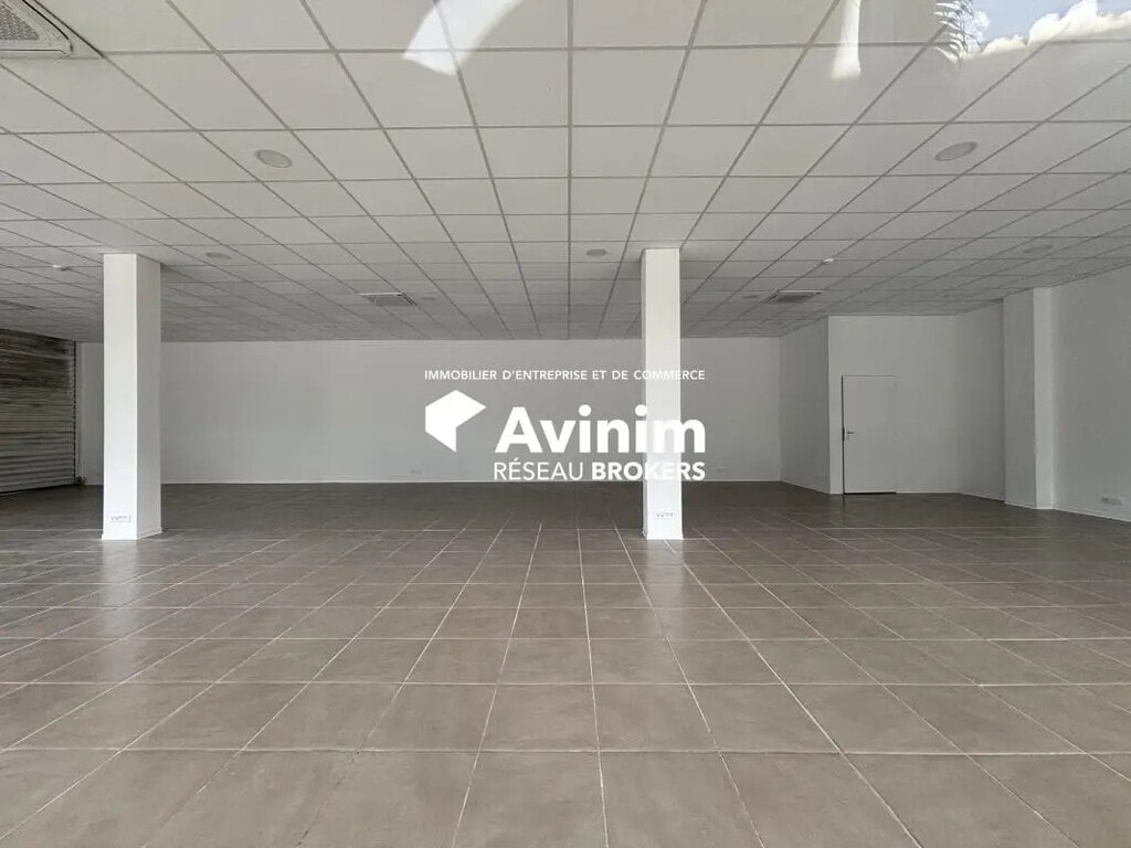 Location Bureaux 180 m² - Photo 1