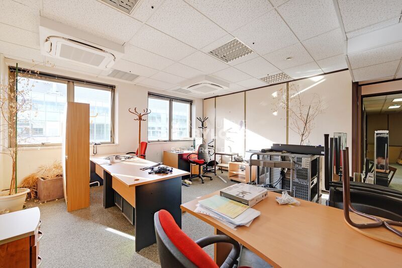 Office in Levallois-Perret to rent - Interior Photo - Image 3 of 9