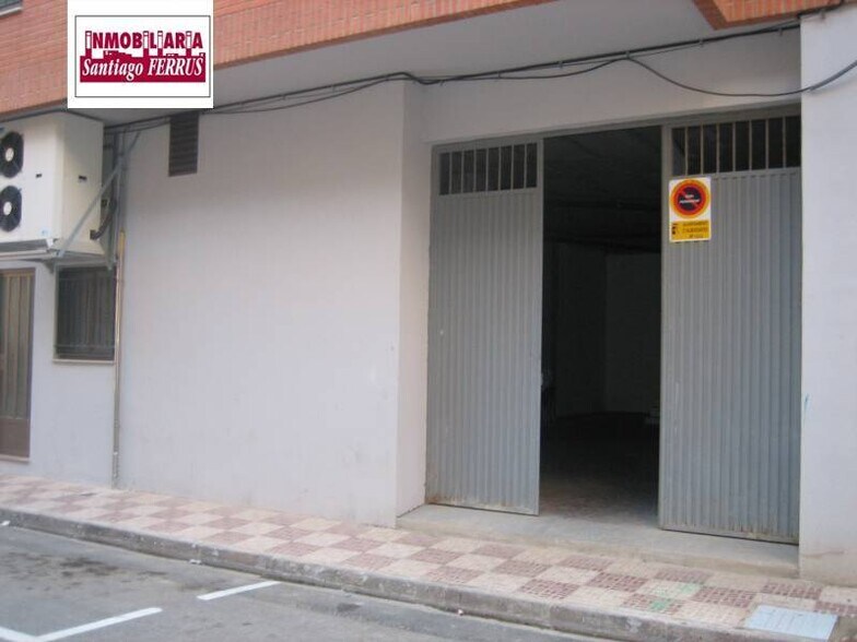 Retail in Almussafes for sale - Building Photo - Image 1 of 3