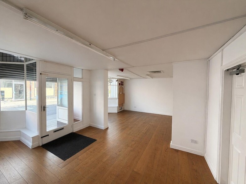 26 Heath St, Warrington to rent - Interior Photo - Image 2 of 3