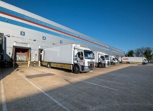 87 Central Way, Feltham to rent Building Photo- Image 1 of 16