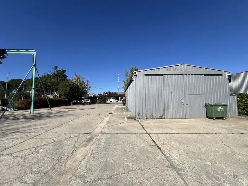 Light Industrial in Le Haillan for sale Building Photo- Image 1 of 7